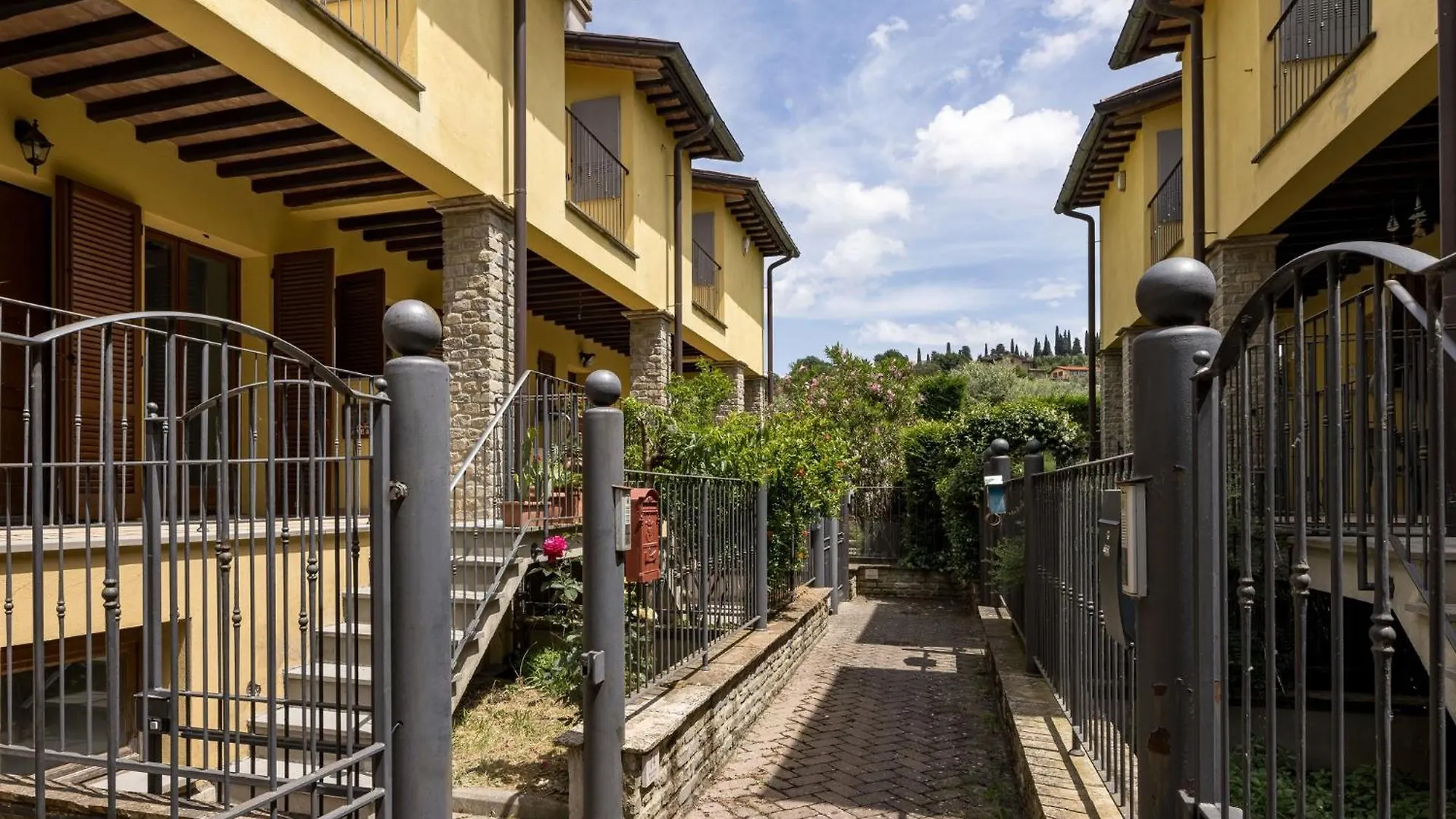 The Traveller'S Residence With Balconies And Garden! Chiassa Superiore Apartmán